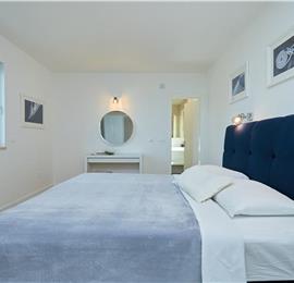 6 Bedroom Seafront Villa with Pool near Slano, Sleeps 12-14